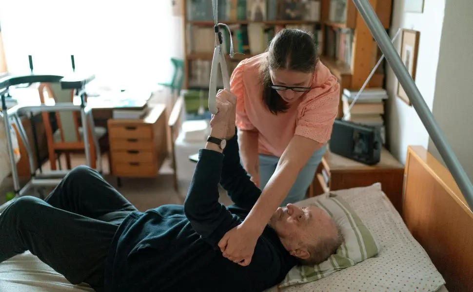 pomoc i rehabilitacja starszej osobie